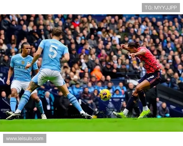 英超积分榜乱斗:四队同分26分,欧冠席位竞争白热化 英超积分榜乱斗:四队同分26分,欧冠席位竞争白热化