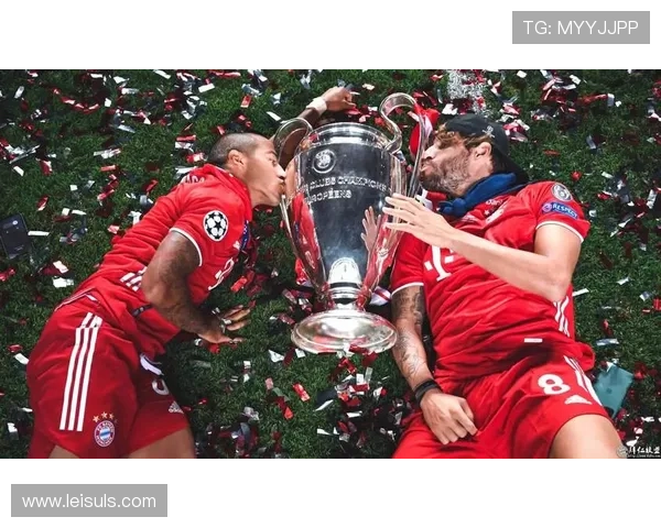 拜仁慕尼黑客场2-1战胜埃因霍温，锁定第二席位